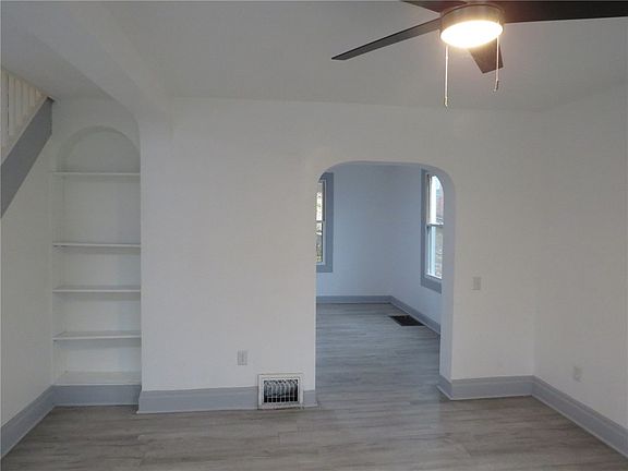 3rd image of 864 Kenneth Ave