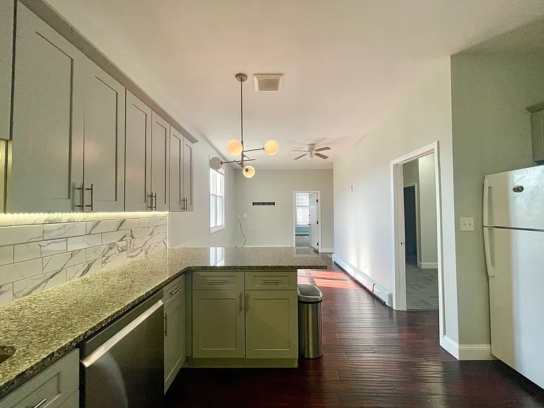 58 9th St #2 — Photo 3