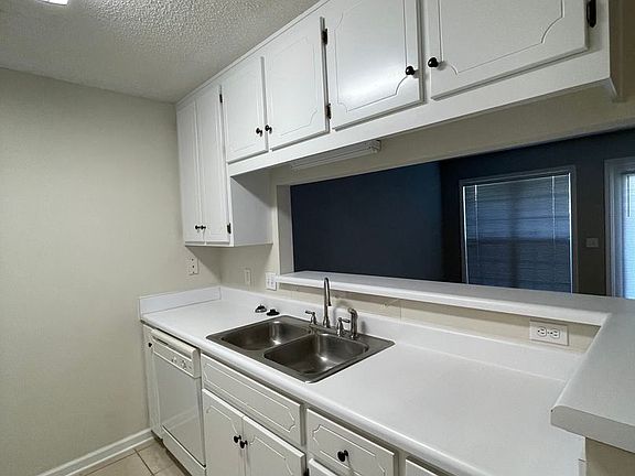 3rd image of 143 Woodberry Dr #1