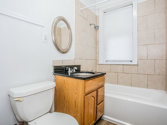 5th image of 4636 W Barry Ave Unit 1