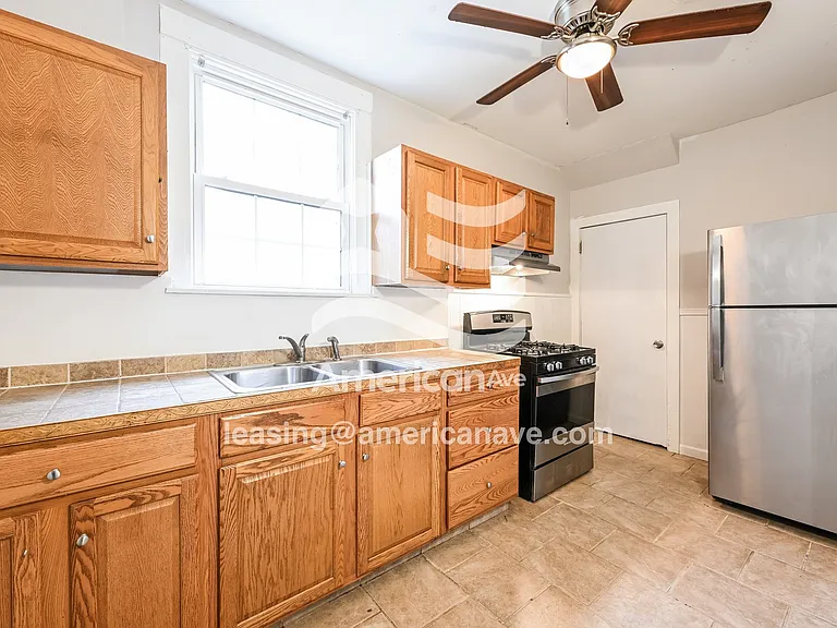 699681_005_kitchen_6.jpg