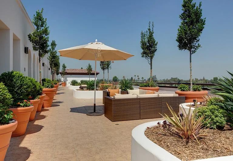 Metro Art Sherman Oaks — Photo 14