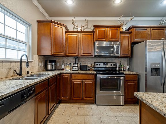 5th image of 605 N Tennyson Ln