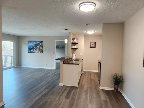 36 Woodland Hills Dr Suite 8, Southgate, KY 41071