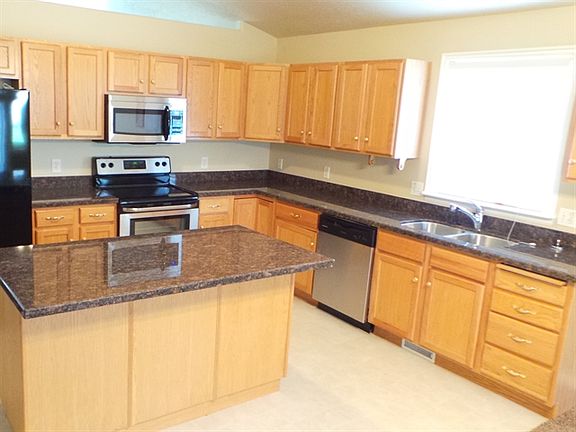 3rd image of 122 Crystal Bay Dr