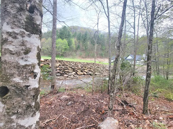 120 Tumbling Falls Dr #12, Canton, NC 28716