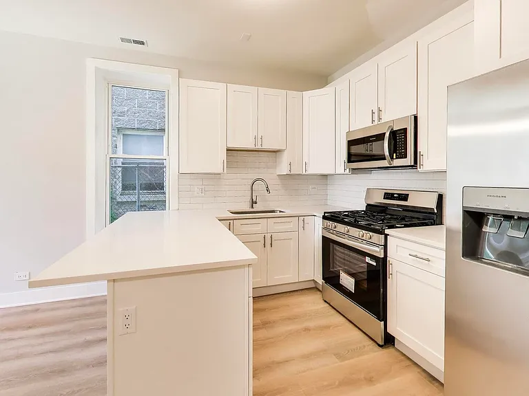 1821 S Fairfield Ave — Photo 10