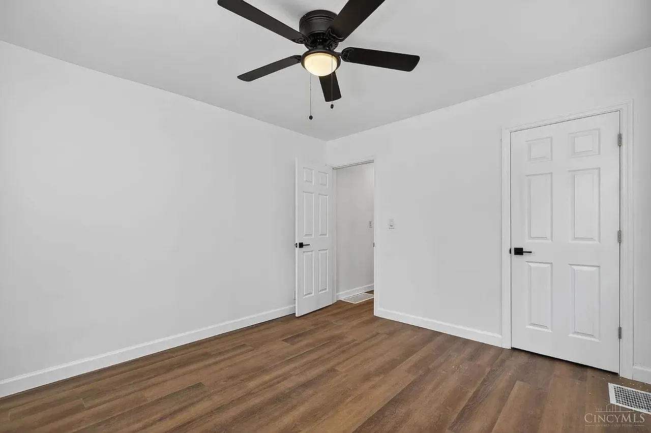 2 bed, 1.0 bath, 902 sqft, $1,900 — Photo 4