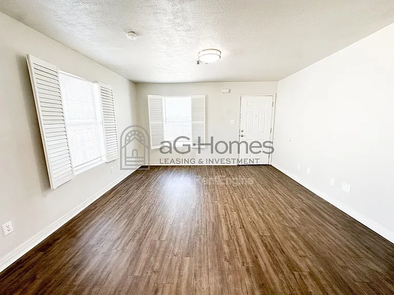 5617 N Donald Ave — Photo 3