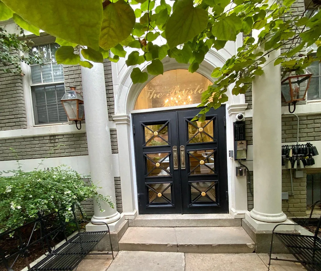 Bristol Condominium — Photo 1
