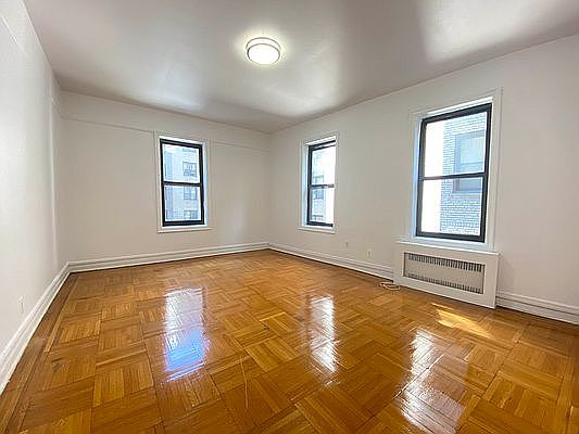 4th image of 1035 Washington Ave APT 2J