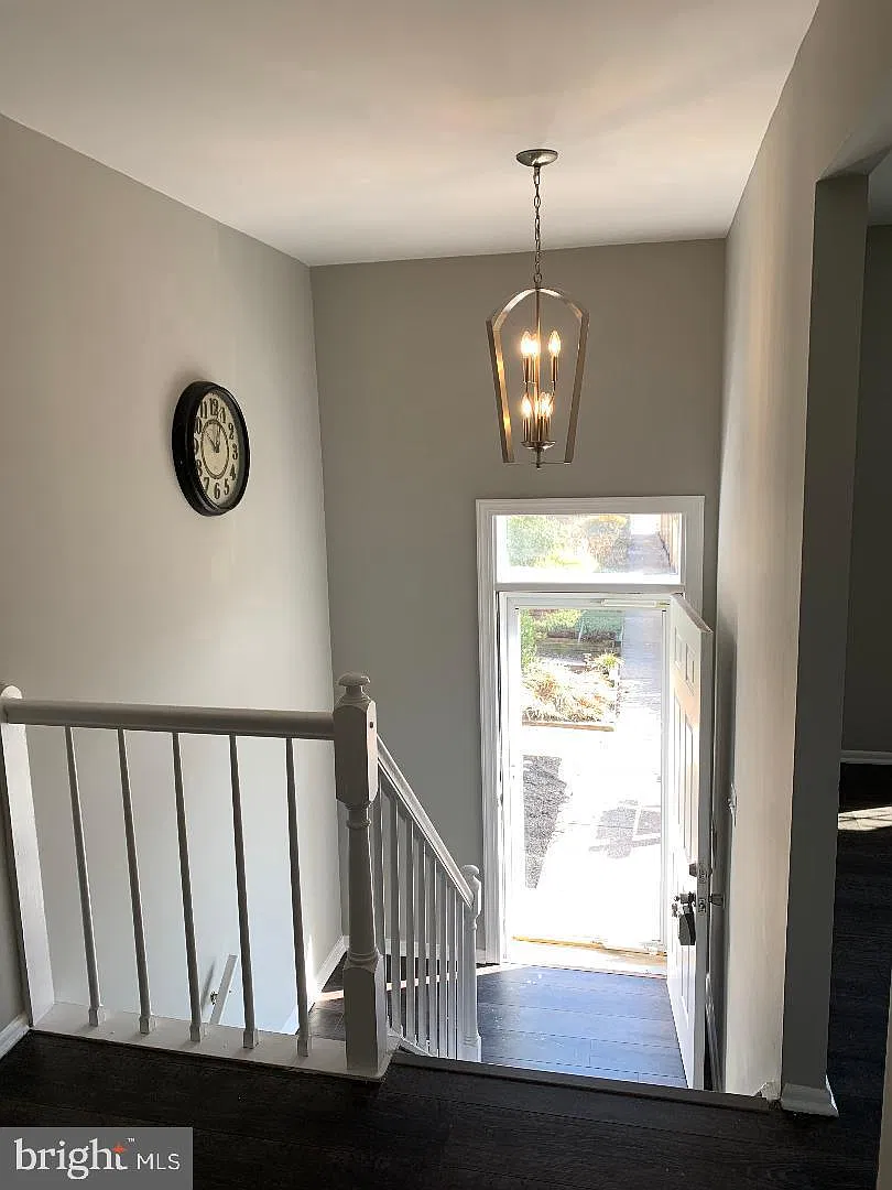 4 bed, 3.5 bath, 2120 sqft, $3,300 — Photo 3