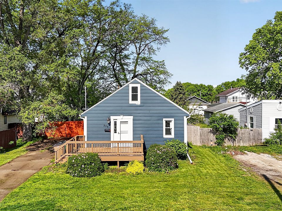 1st image of 208 8th St
