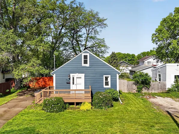 208 8th St, West Des Moines, IA 50265