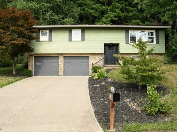 894 Green Dr, Coshocton, OH 43812