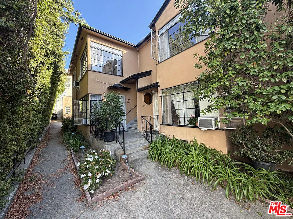 1 bed, 1.0 bath, 5824 sqft, $2,400 — Photo 1