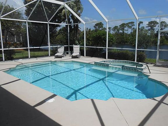 2nd image of 727 Autumn Glen Dr #1