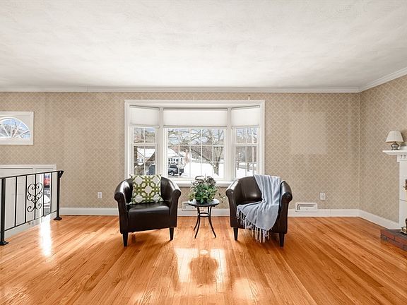 3rd image of 2 Iroquois Rd