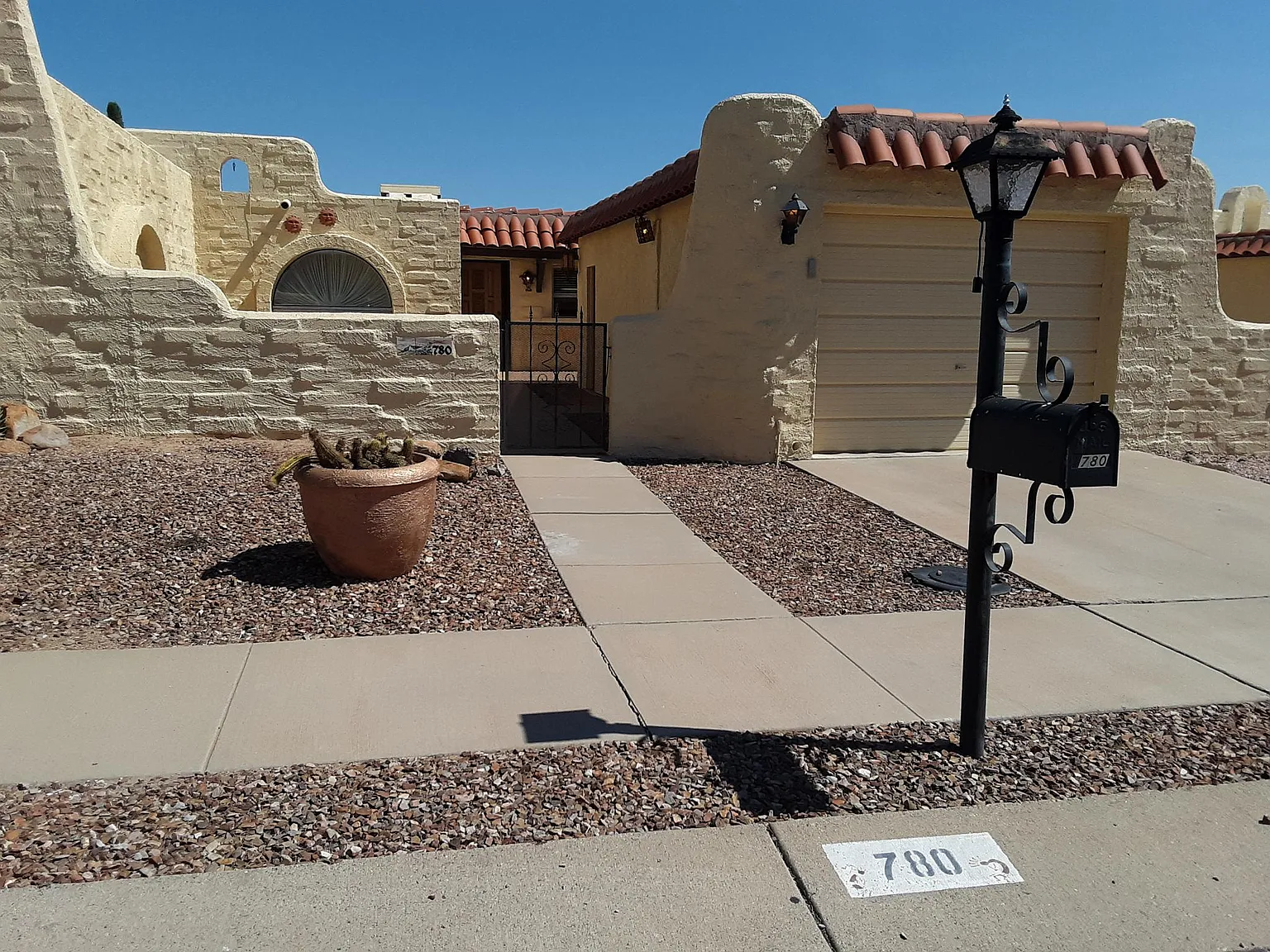 2 bed, 1300 sqft, $1,700 — Photo 1