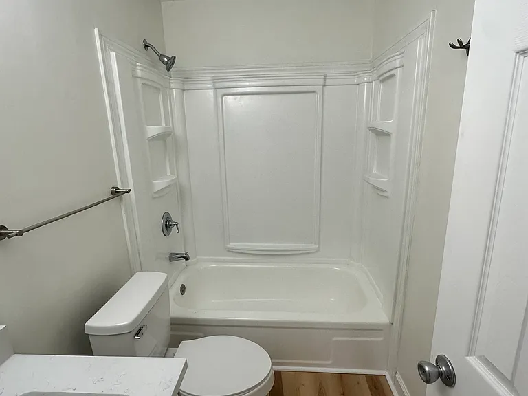 1353 Dauphin St #8 — Photo 7