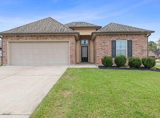 100 Green Mountain Ridge St, Youngsville, LA 70592