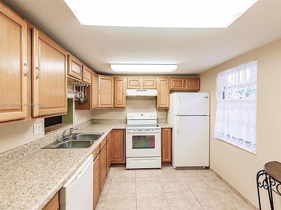 2nd image of 424 SE 10th St APT 105