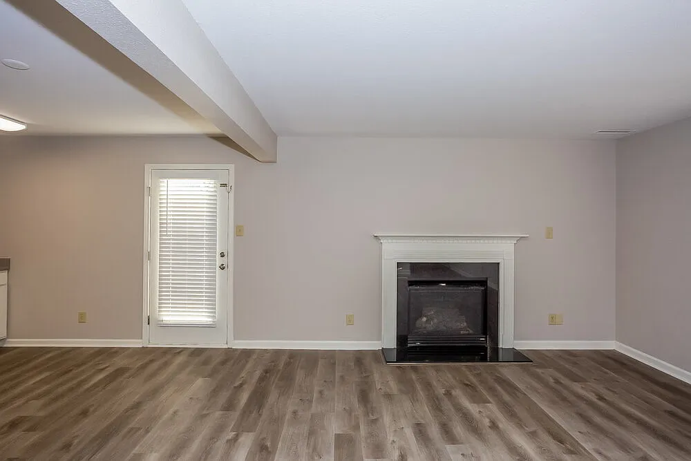 3 bed, 2.5 bath, 2088 sqft, $2,210 — Photo 4