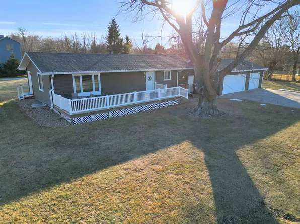 28 Elm Dr, Kearney, NE 68845