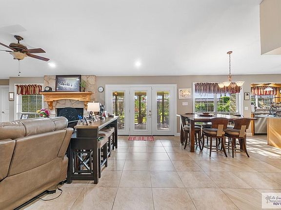 4th image of 600 Palm Valley Dr E