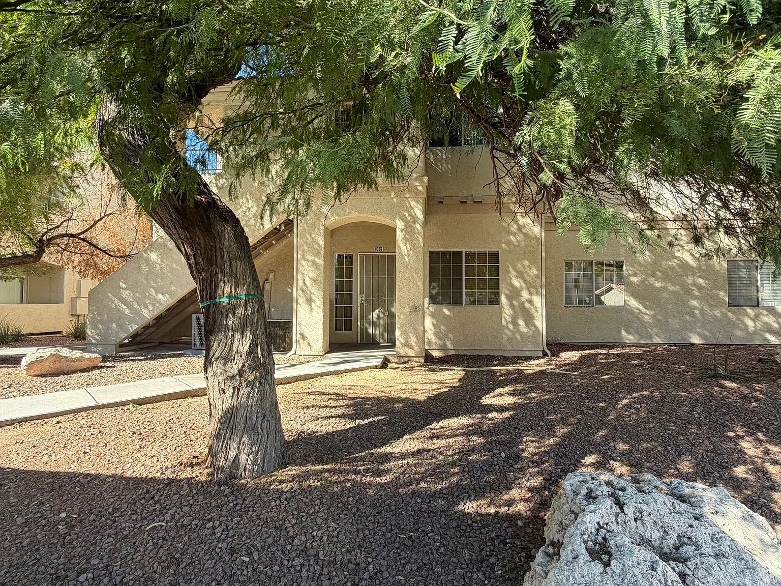 2 bed, 968 sqft, $1,295 — Photo 1