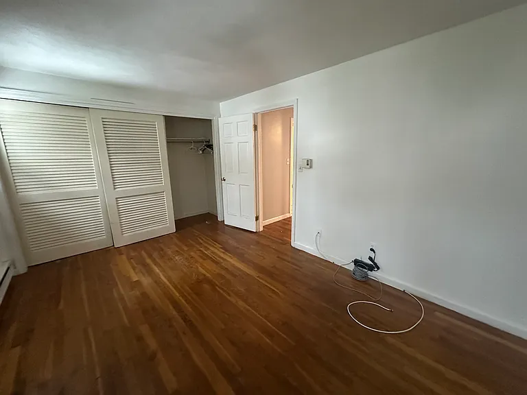 87 Phelps St — Photo 17