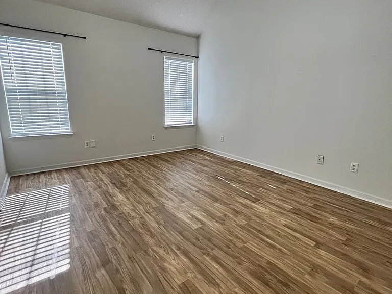715 Sark Dr — Photo 10