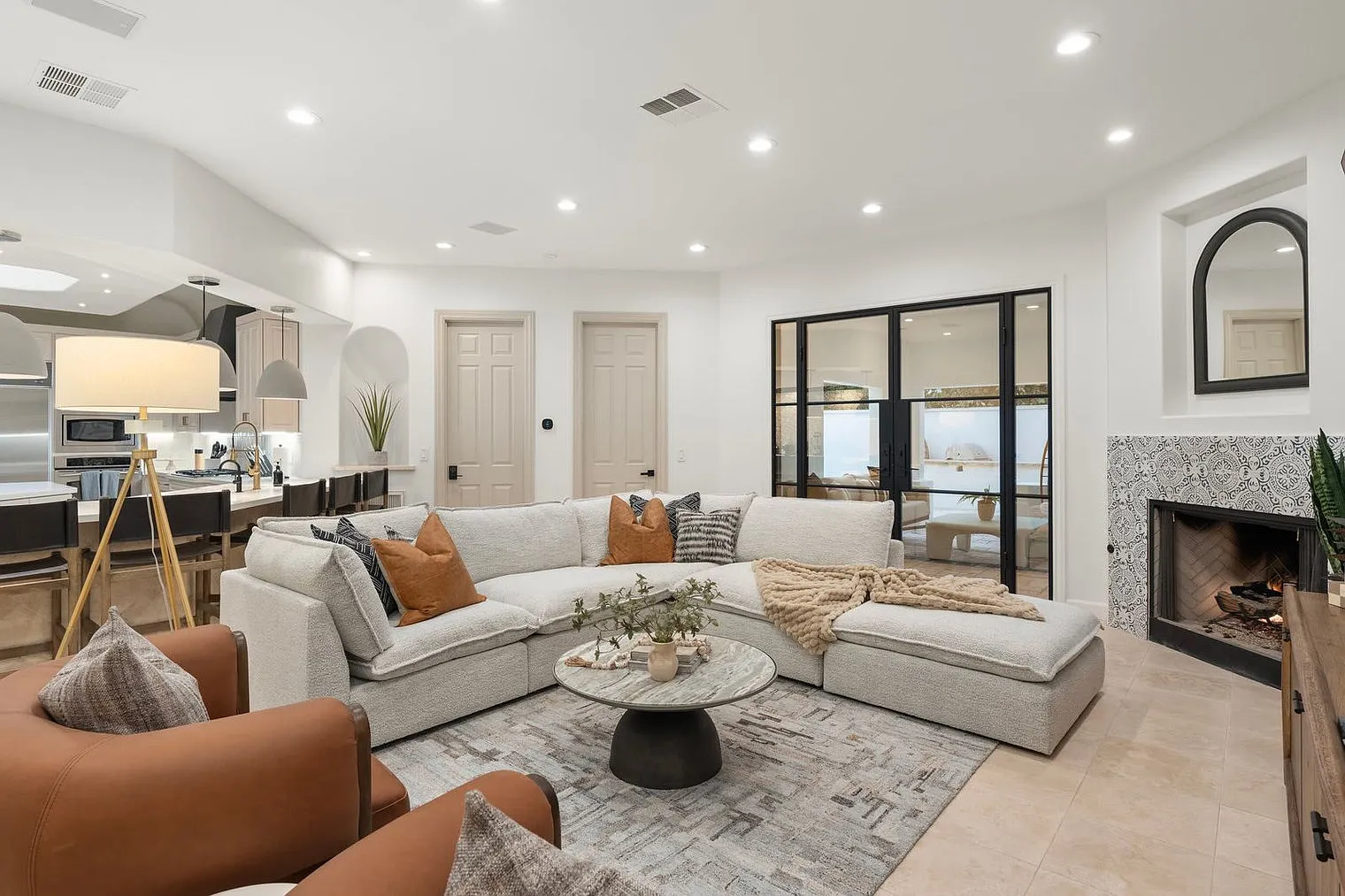 4 bed, 4.0 bath, 3778 sqft, $32,250 — Photo 4