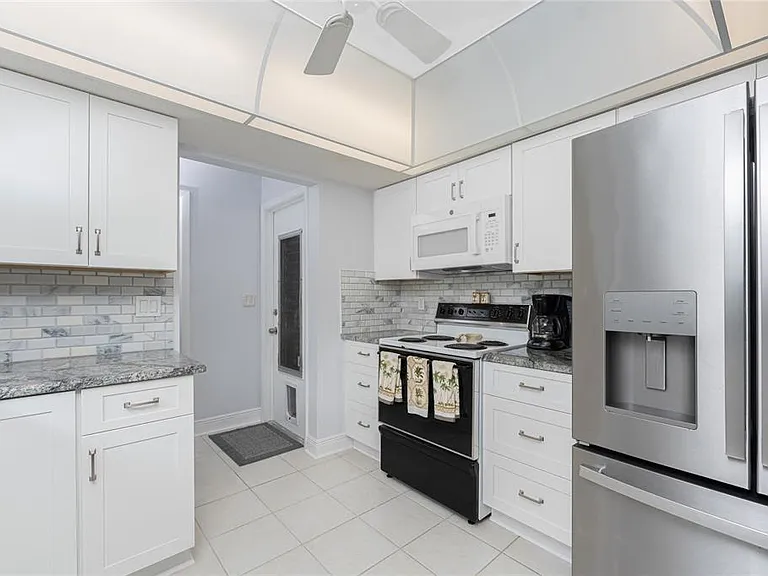 1720 Florence Ave — Photo 14