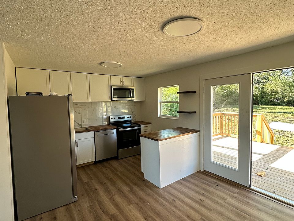 1st image of 3913 Skyline Dr
