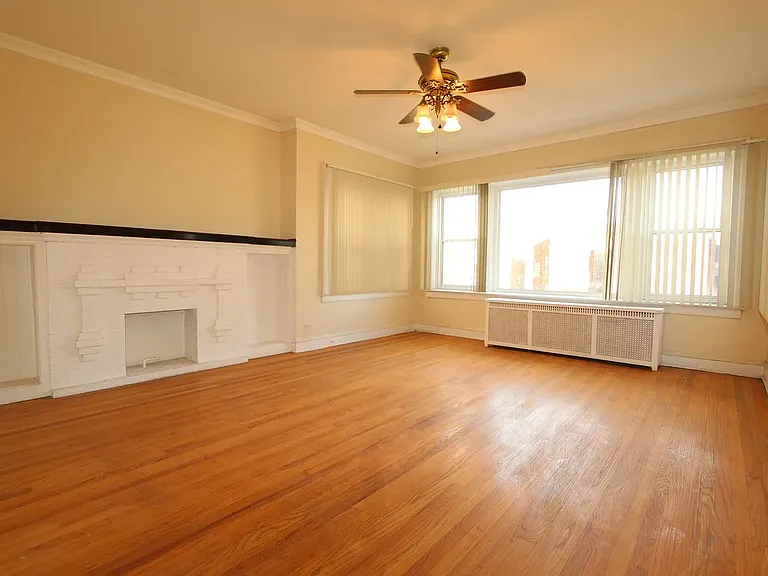 7414 S Prairie Ave — Photo 2