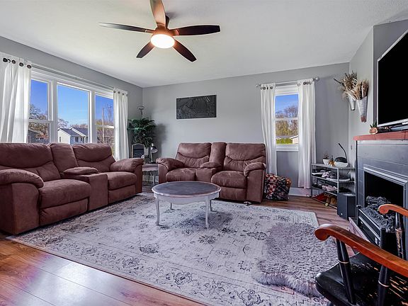 5th image of 153 Andrea Ave