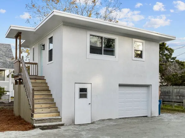 1409 1/2 Evans St #1/2, Morehead City, NC 28557