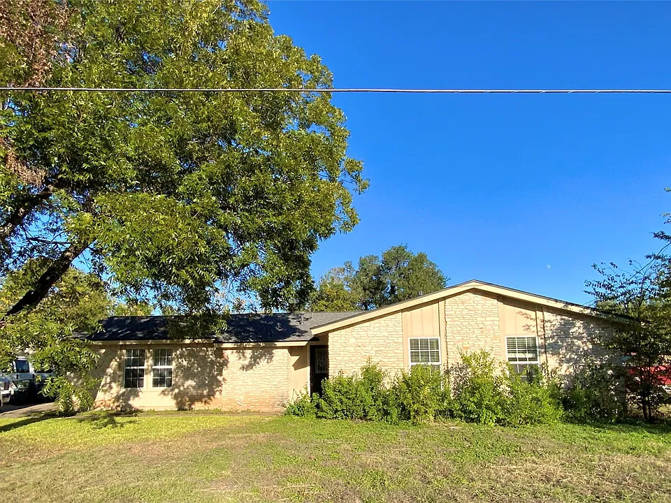 2010 Emerald Isle Dr