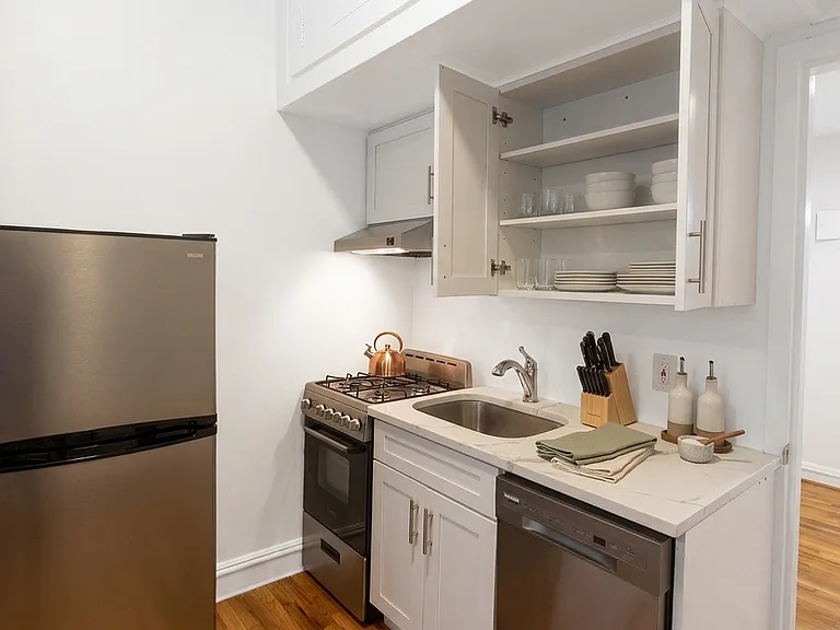 420 E 83rd St #1FE — Photo 2