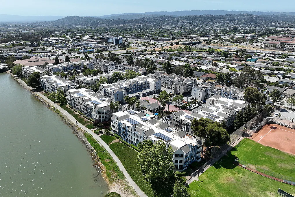 Lakeshore Landing — Photo 1