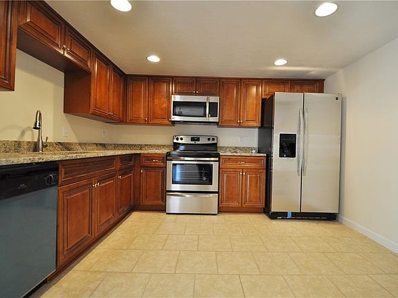 2nd image of 815 S Buckingham Ct