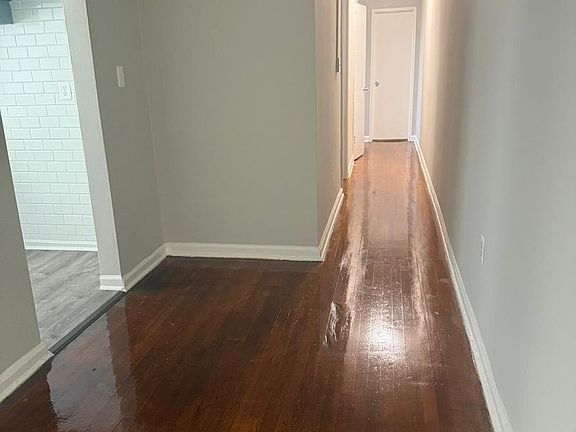 3rd image of 917 48th St NE APT 202