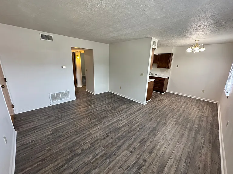 7308 Six Mile Ln — Photo 2