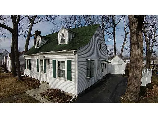 516 E Broadway St photo 1