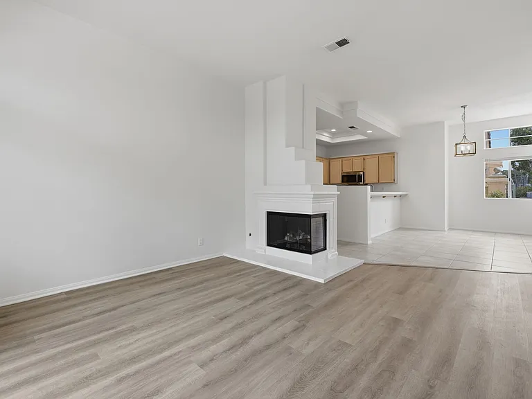Bel Mondo Condos — Photo 46