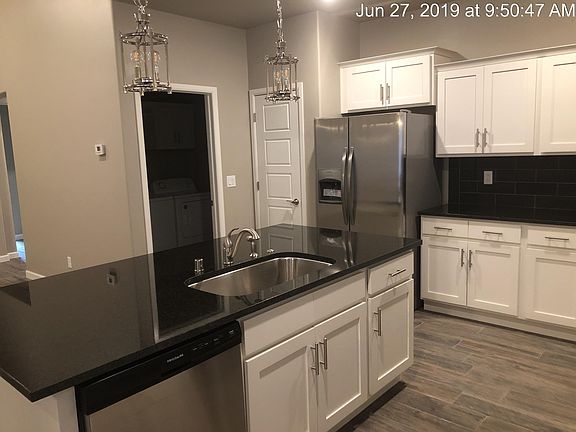 5th image of 882 Holly Park Ave