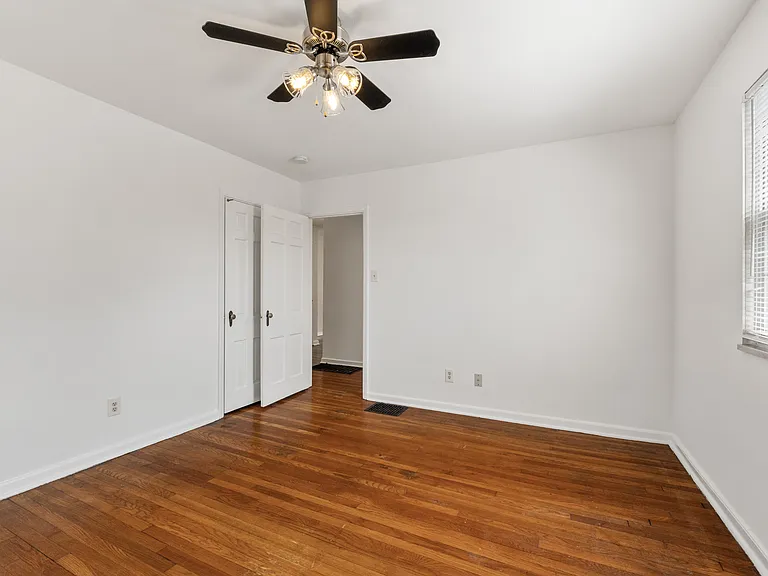 1147 S Cassingham Rd #D — Photo 6