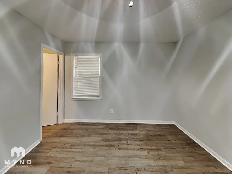 2154 Ashland Dr — Photo 8