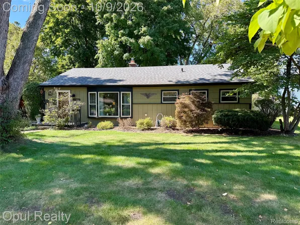 18051 Floral St, Livonia, MI 48152